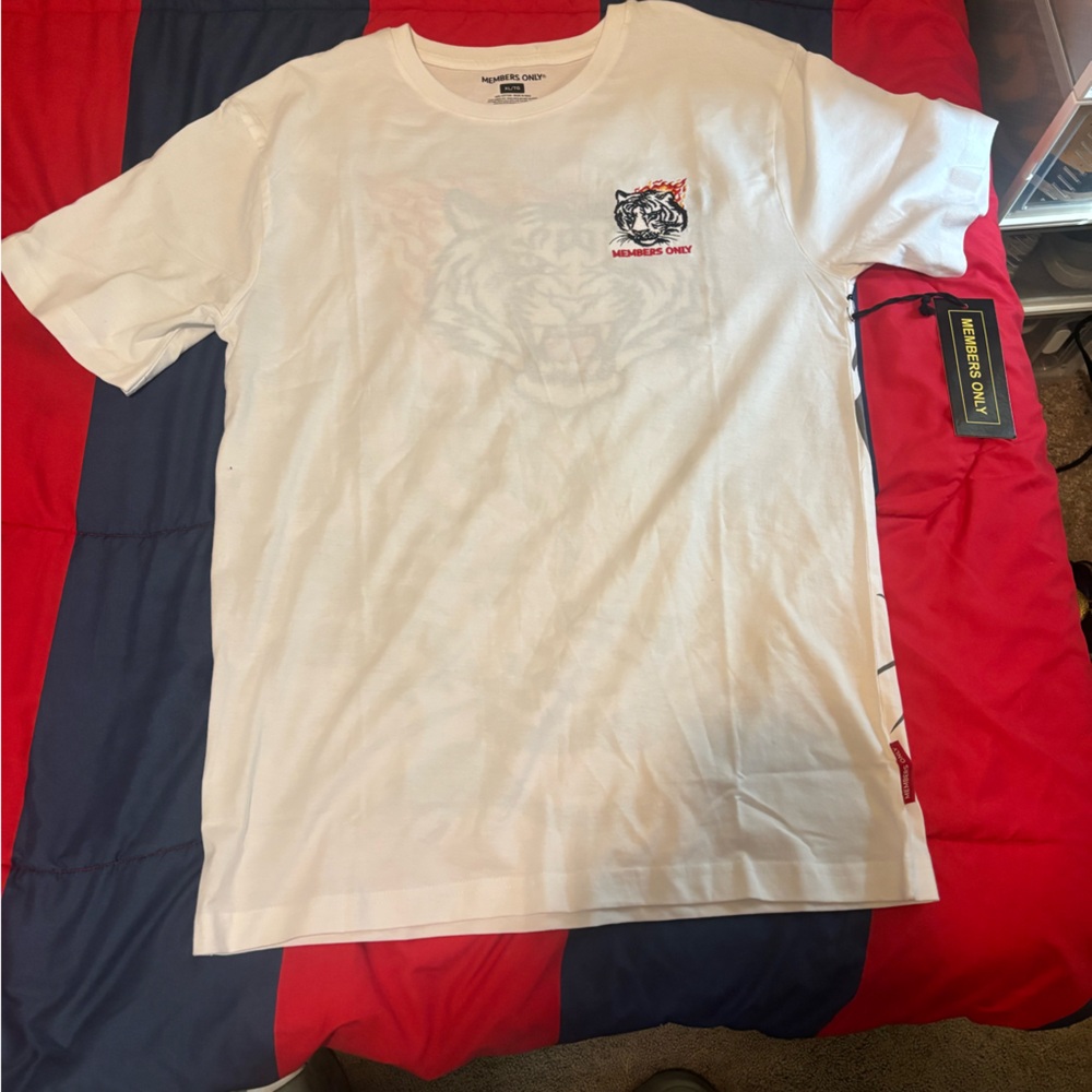 Brand New Members Only Graphic tee 
Sz.XL
